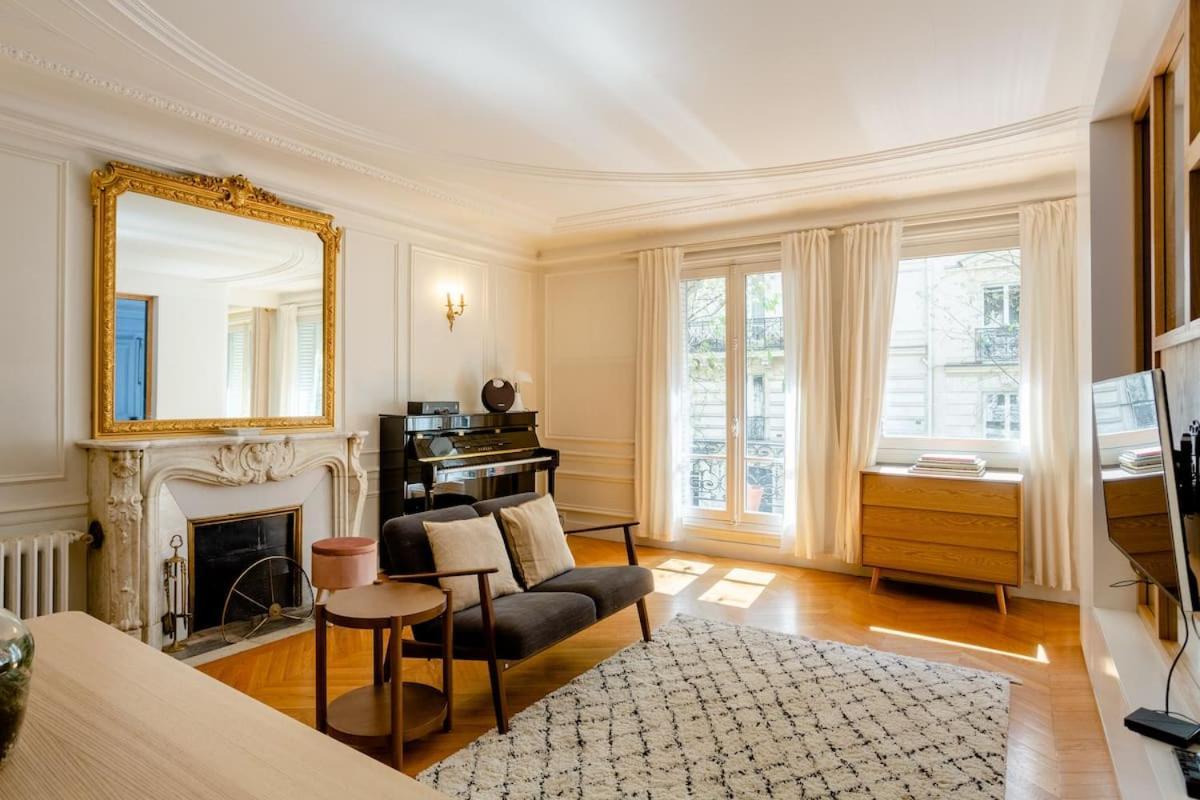 Bel Dans Le 9eme Appartement Parijs